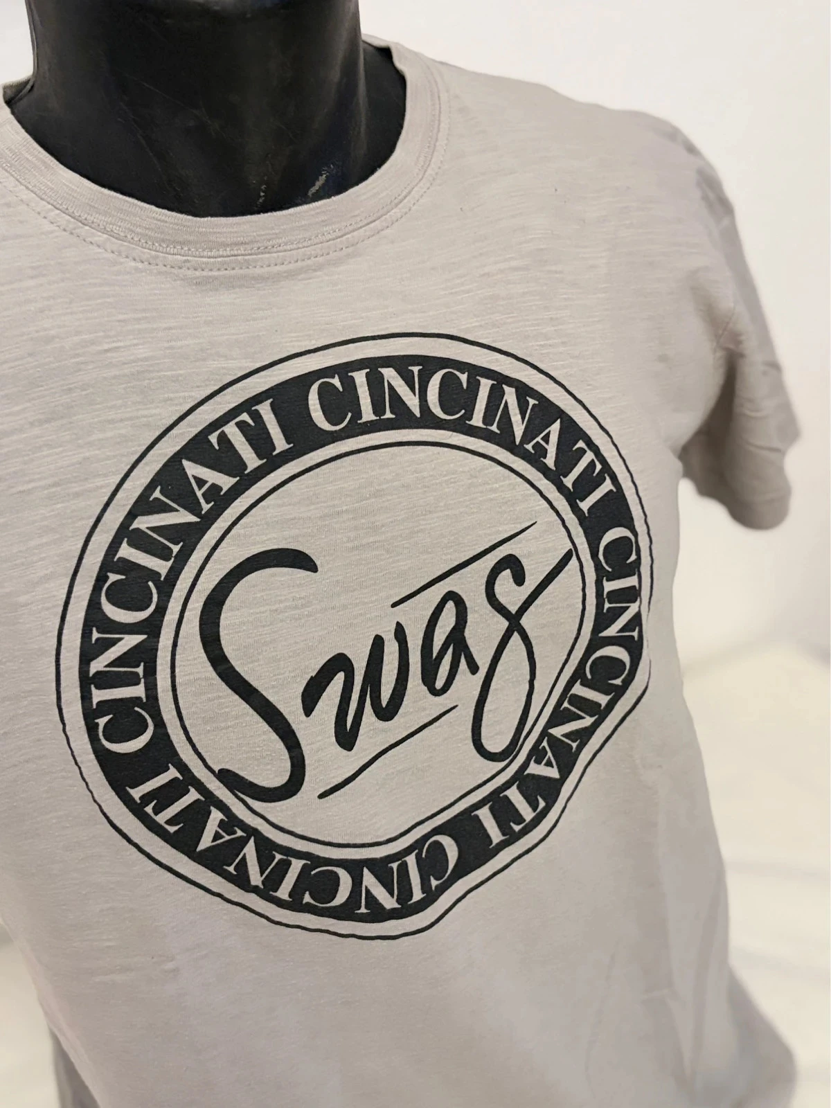 Camiseta Masculina Cinza Claro Mesclada Cincinnati & Co Estampa Preta "SWAG" - Tamanho M – photo 3